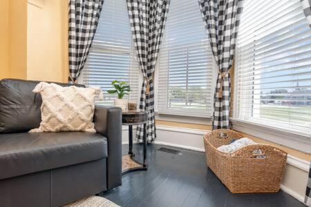 Beautiful Downstairs 1Bed 1Bth Charmer- Pet Friendly Michigan City Ngoại thất bức ảnh